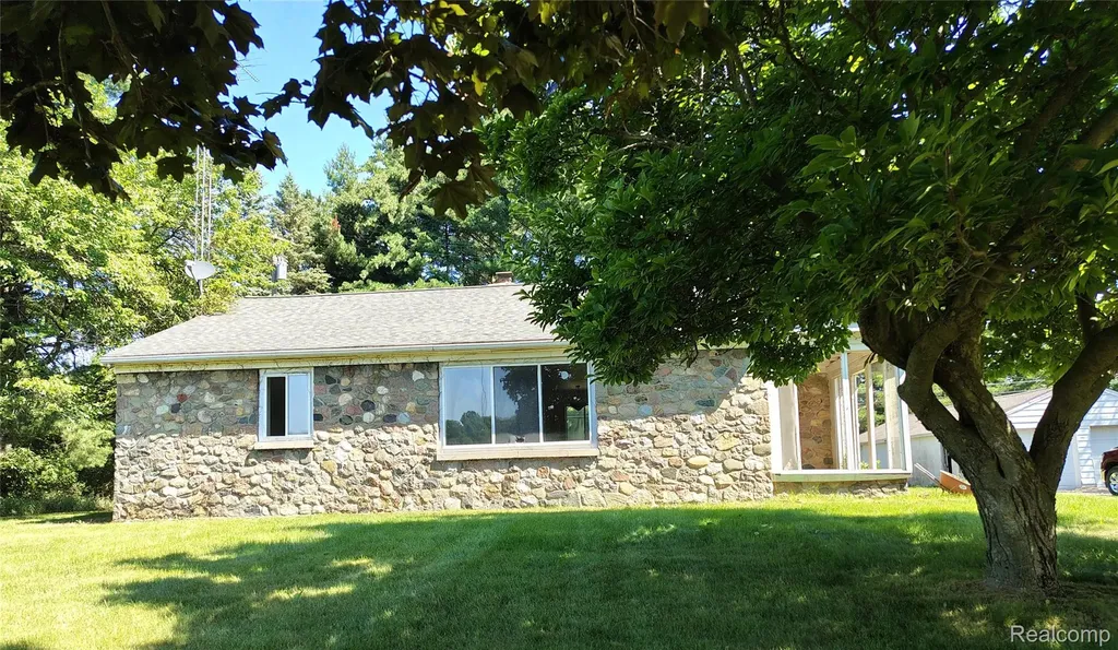 5600 Hemingway Lake Road Otter Lake Village MI 48464