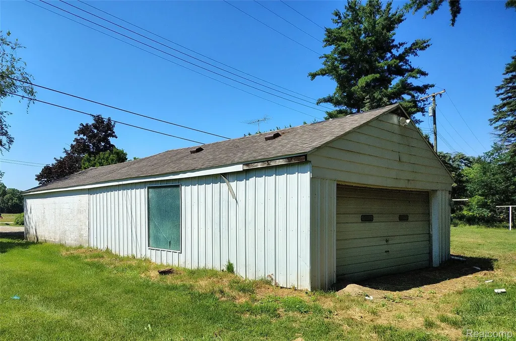 5600 Hemingway Lake Road Otter Lake Village MI 48464