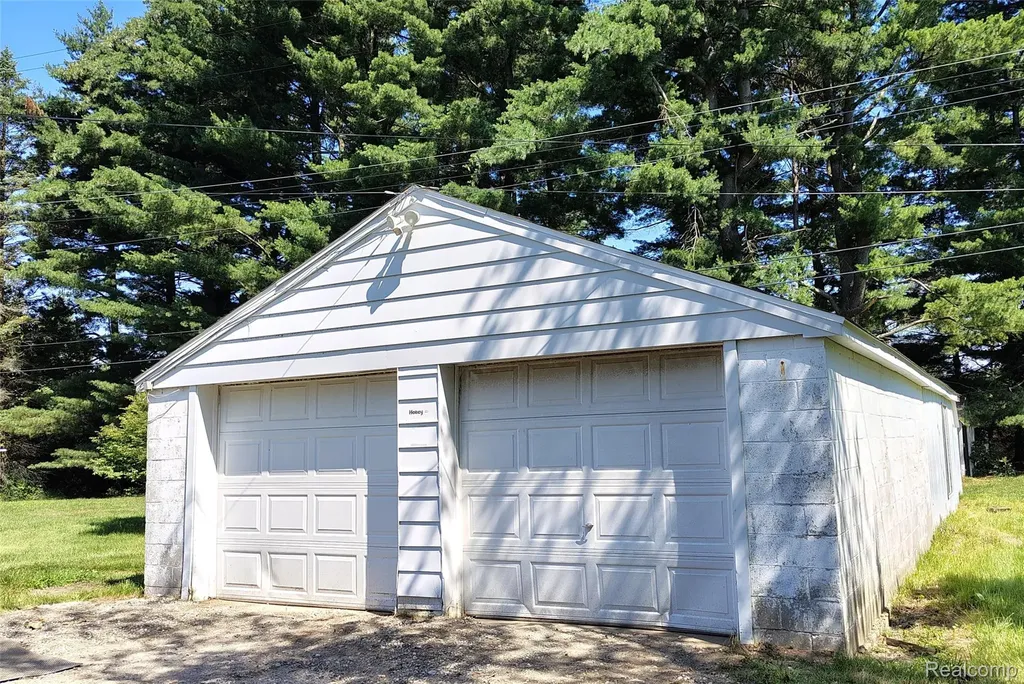5600 Hemingway Lake Road Otter Lake Village MI 48464
