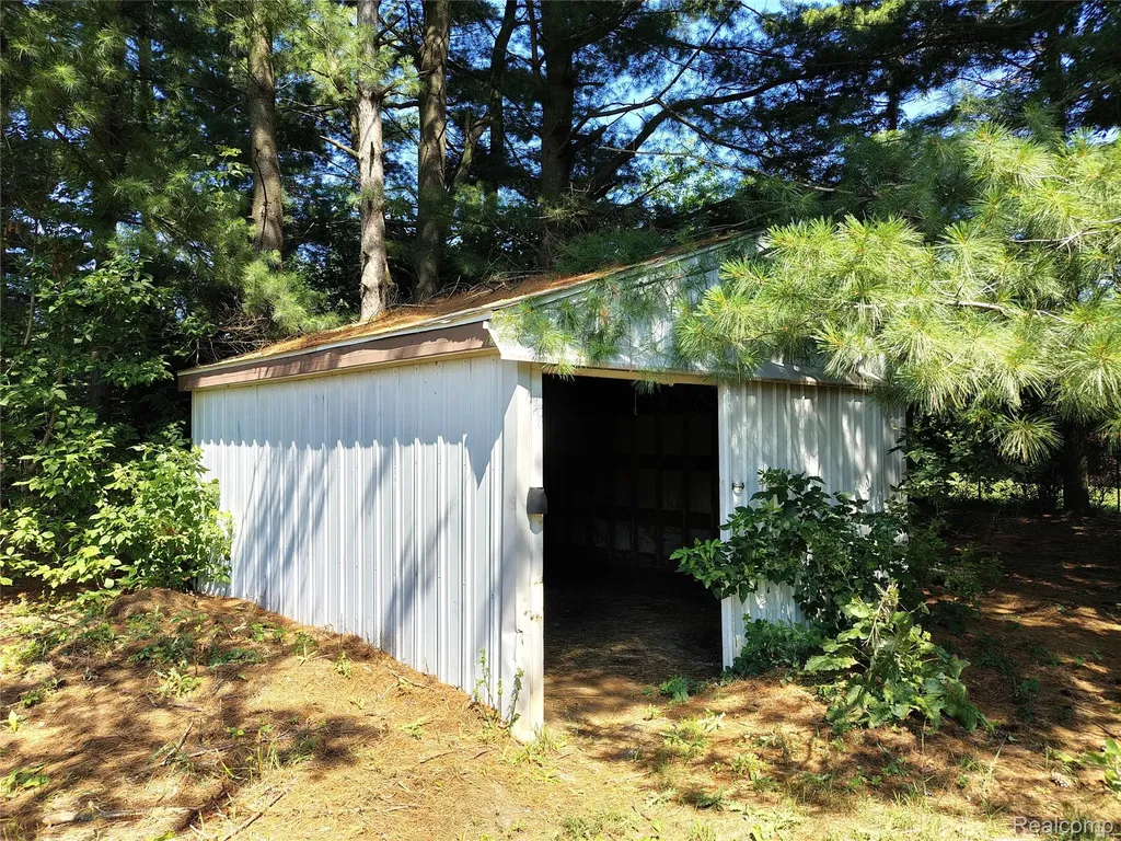 5600 Hemingway Lake Road Otter Lake Village MI 48464