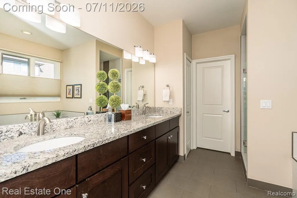 1067 Newgate Court Oakland Charter Township MI 48363