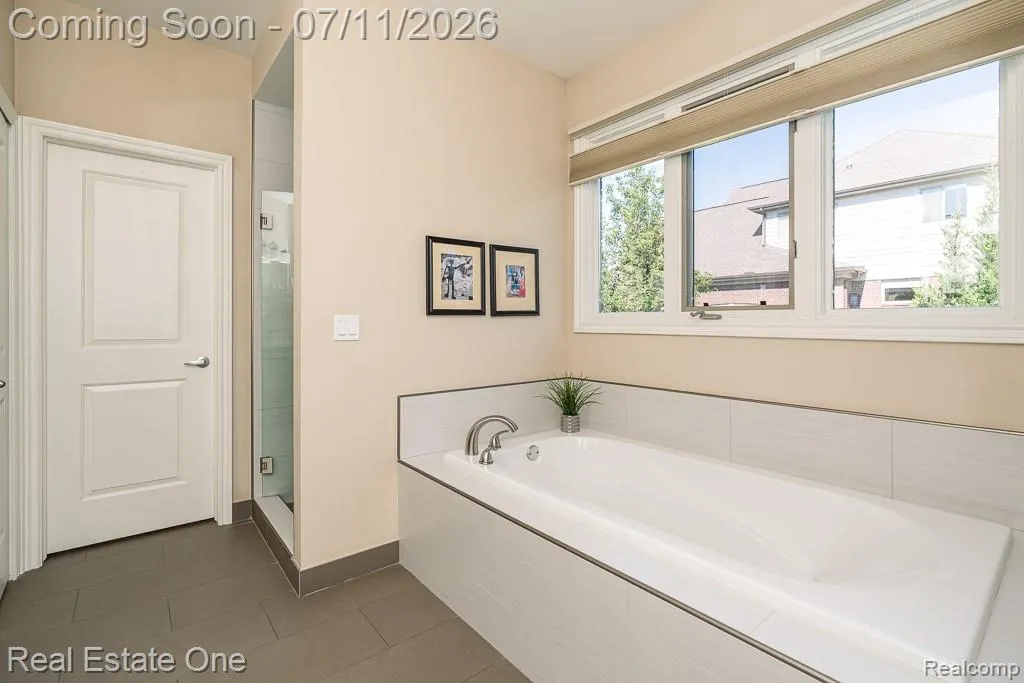1067 Newgate Court Oakland Charter Township MI 48363