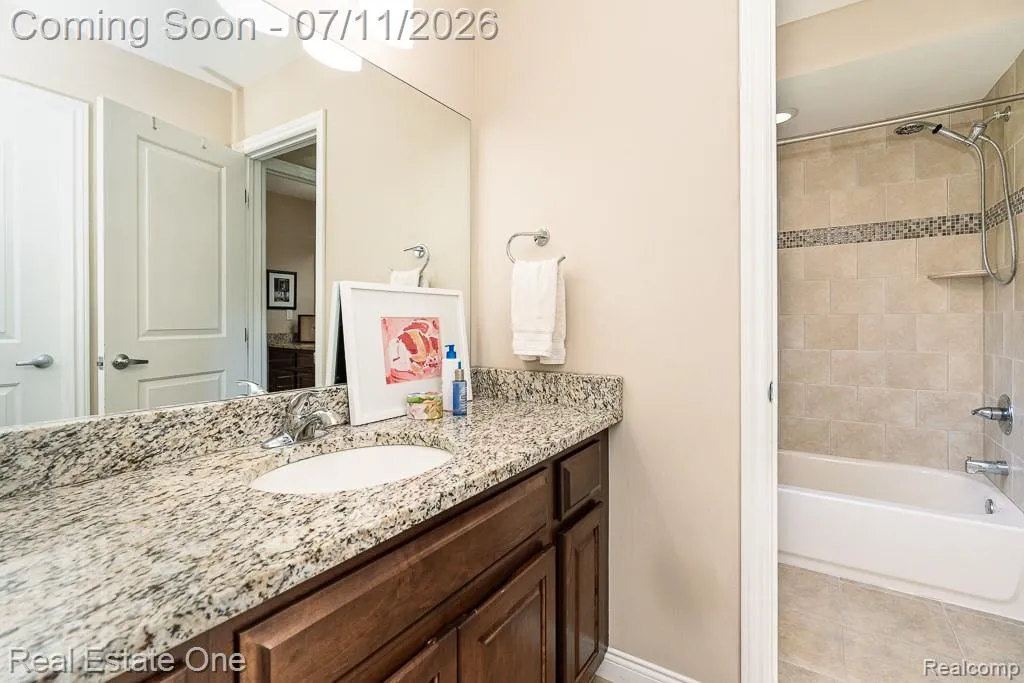 1067 Newgate Court Oakland Charter Township MI 48363