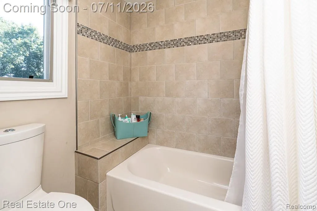 1067 Newgate Court Oakland Charter Township MI 48363