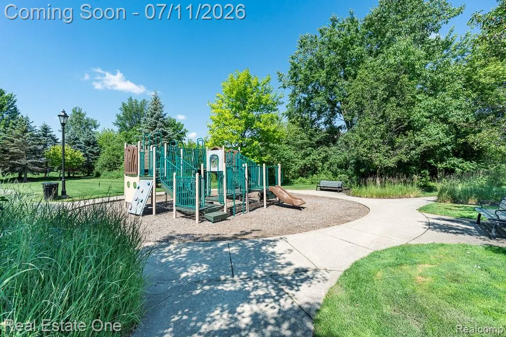 1067 Newgate Court Oakland Charter Township MI 48363