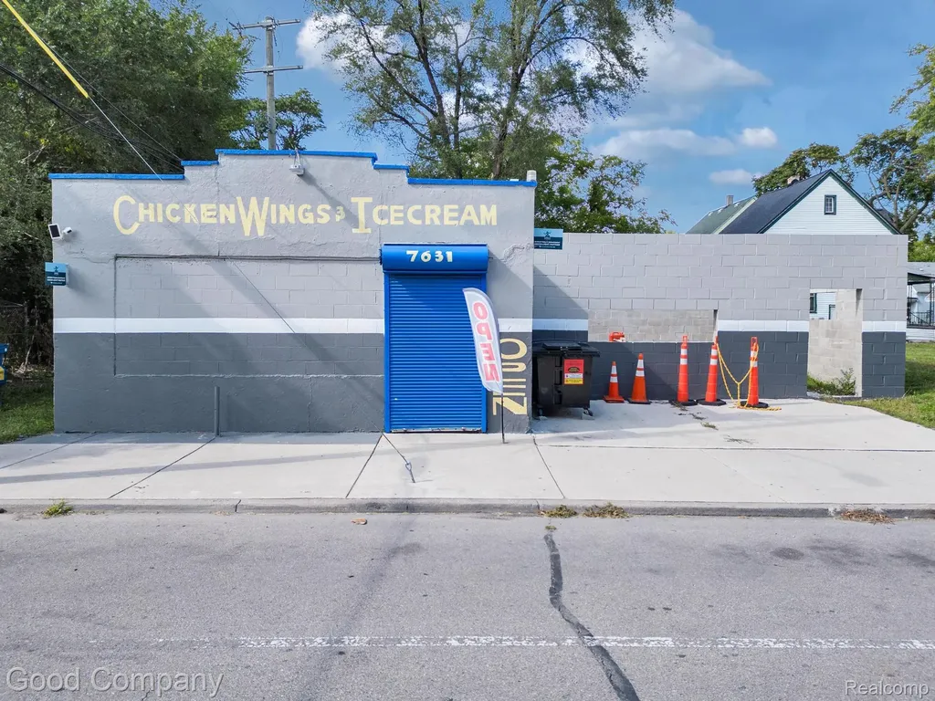 7631 E Warren Avenue Detroit City MI 48214