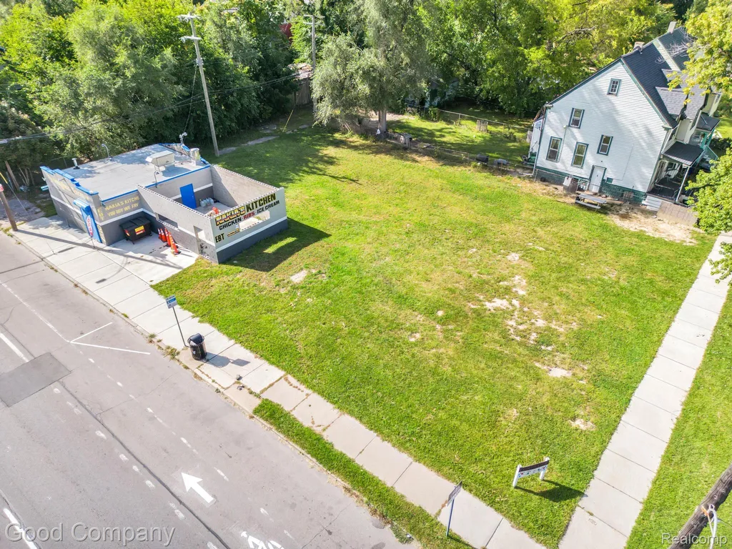 7631 E Warren Avenue Detroit City MI 48214