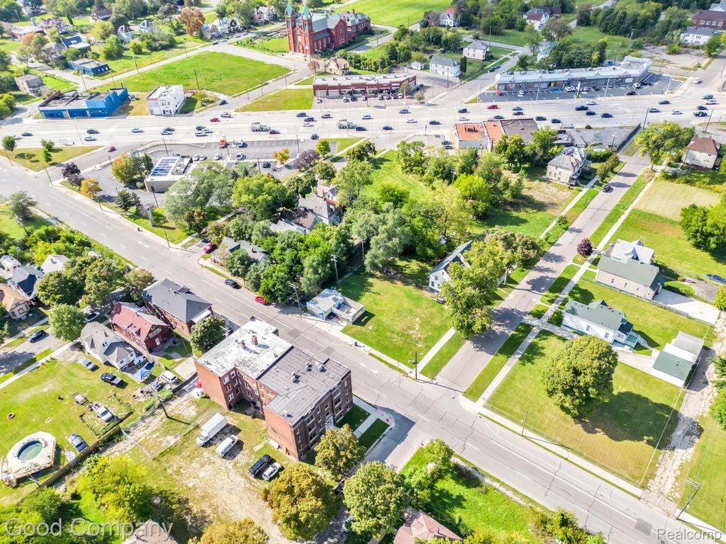 7631 E Warren Avenue Detroit City MI 48214