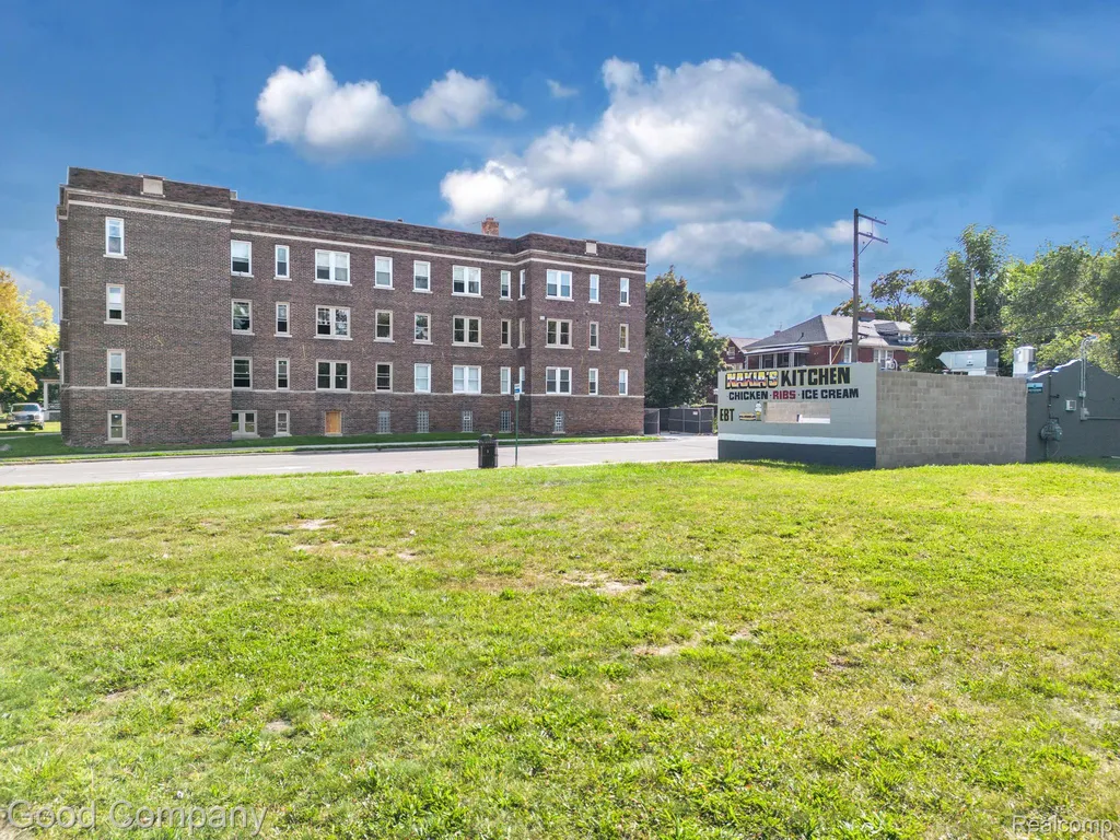 7631 E Warren Avenue Detroit City MI 48214