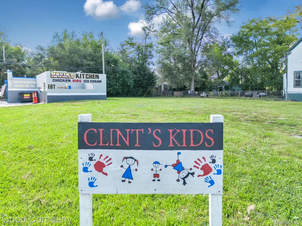 7631 E Warren Avenue Detroit City MI 48214