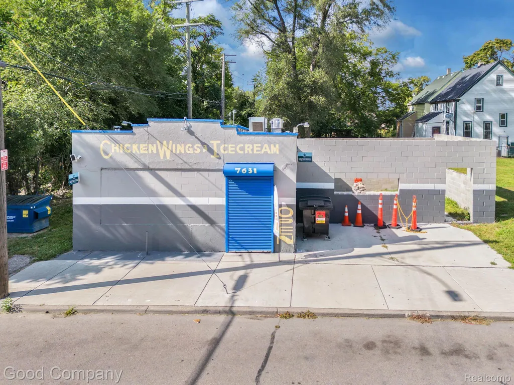 7631 E Warren Avenue Detroit City MI 48214