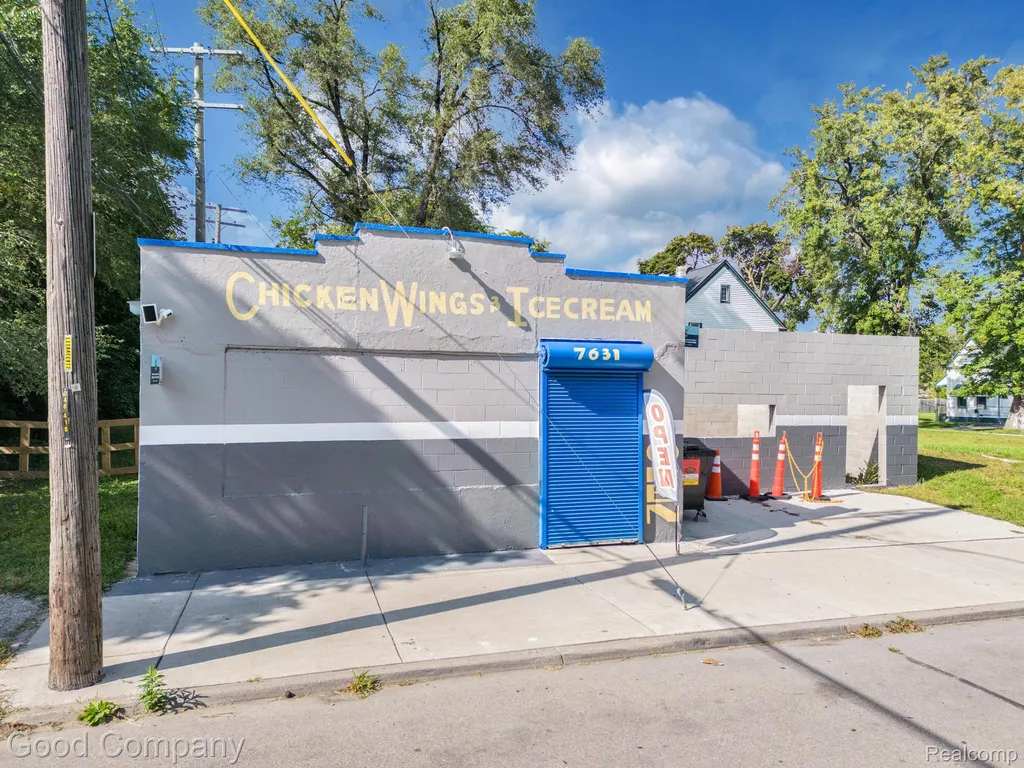 7631 E Warren Avenue Detroit City MI 48214