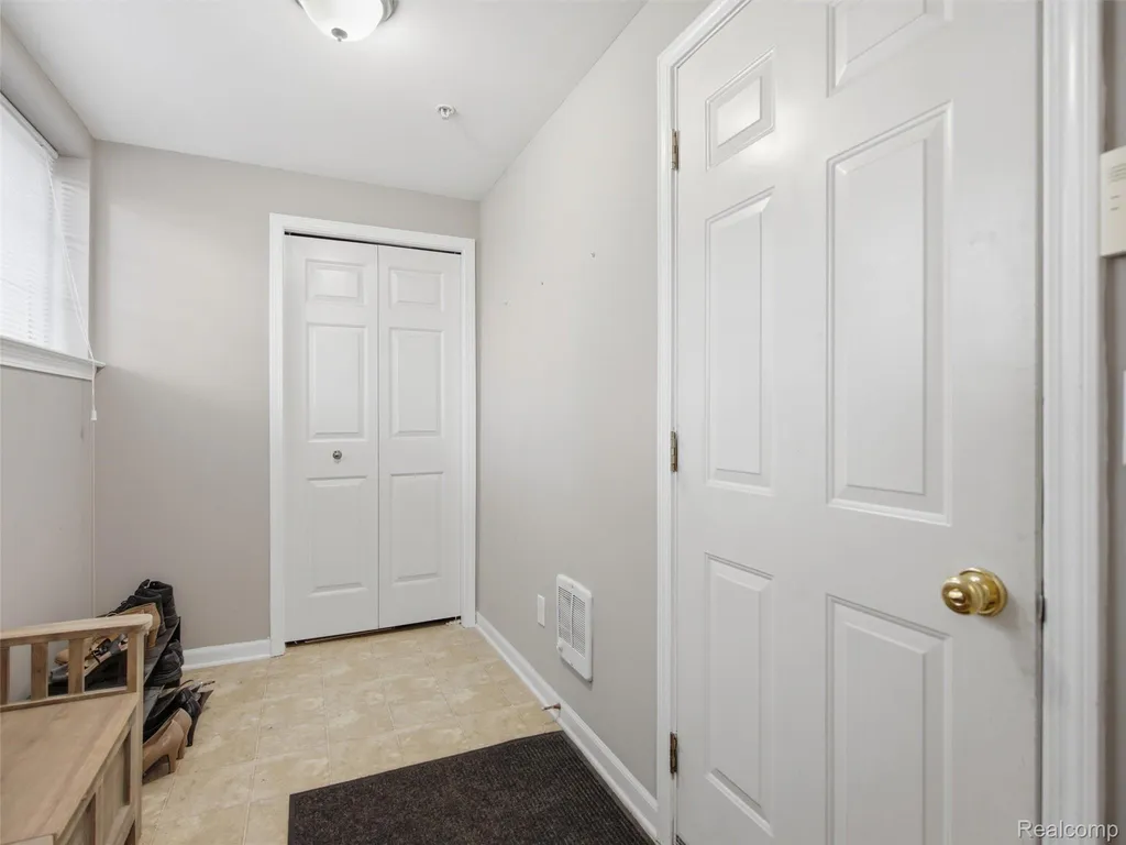 1528 Devon Lane Troy City MI 48084