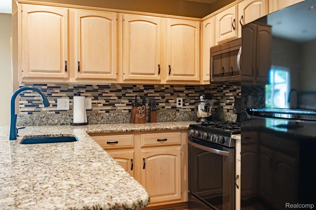 14926 Hix Street Livonia City MI 48154