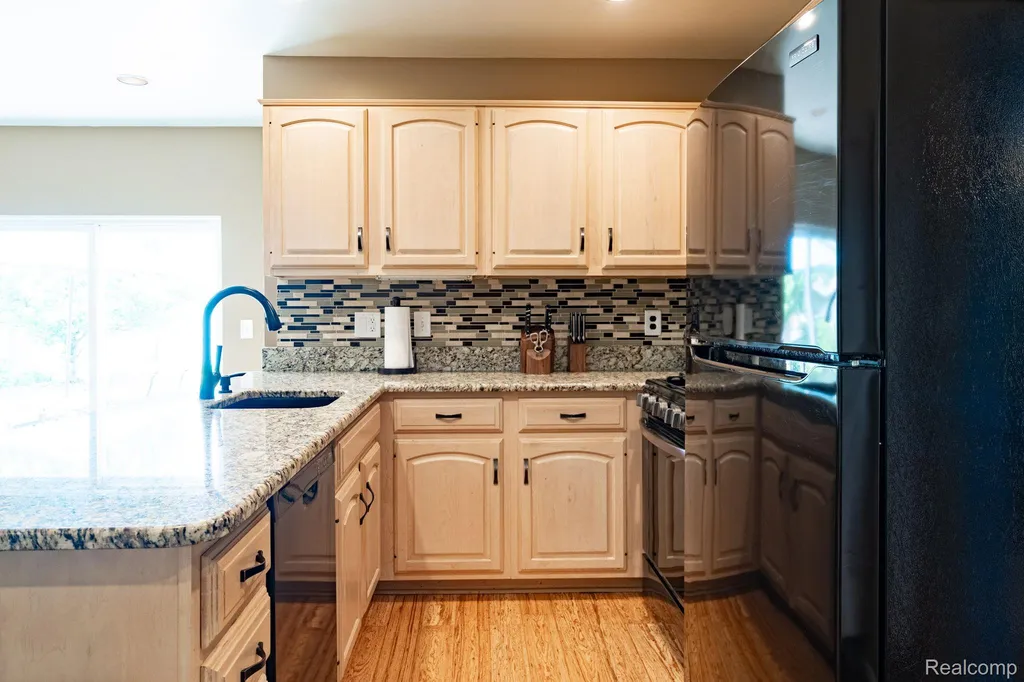 14926 Hix Street Livonia City MI 48154