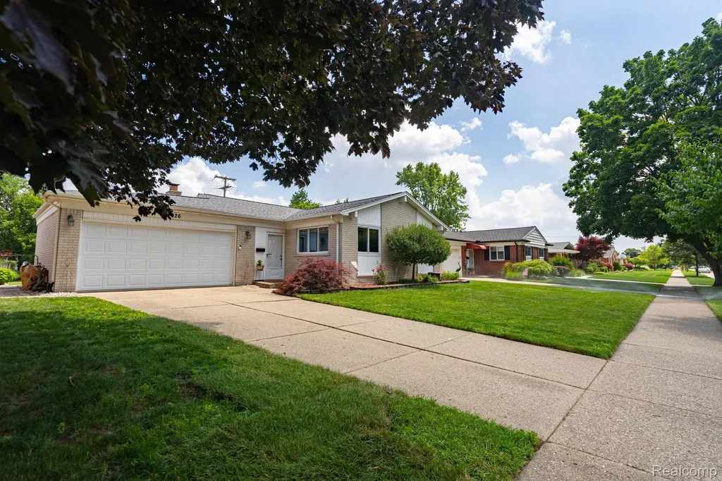 14926 Hix Street Livonia City MI 48154