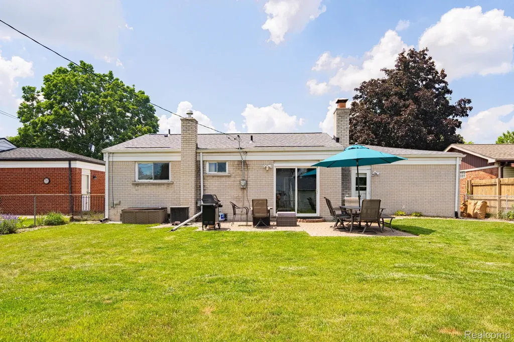 14926 Hix Street Livonia City MI 48154