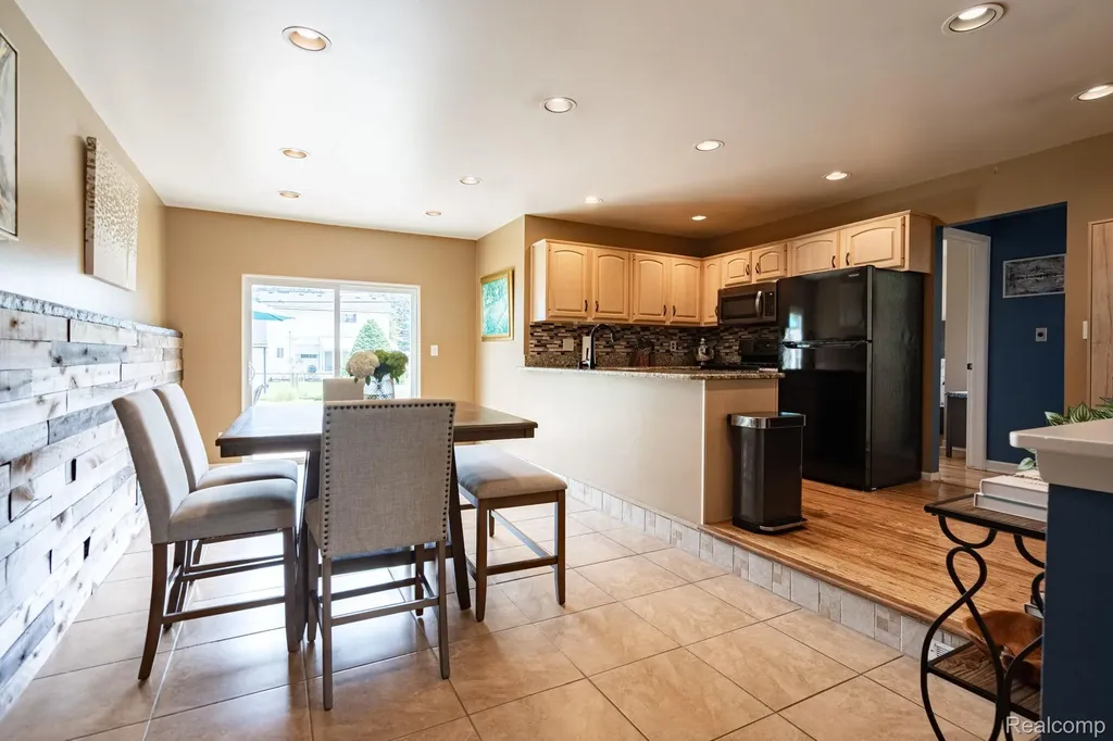 14926 Hix Street Livonia City MI 48154