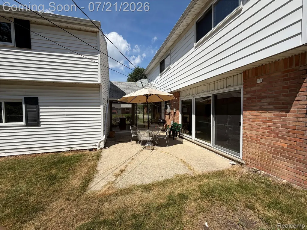 747 Jamaica Drive Troy City MI 48083