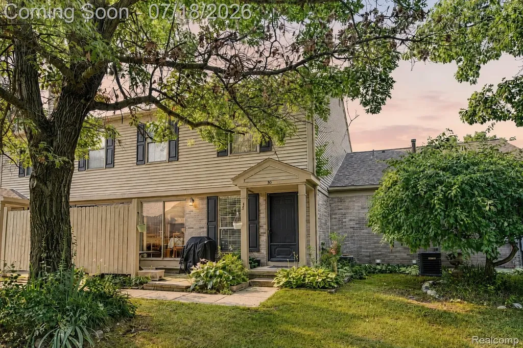 30 Pine Tree Ridge Drive Waterford Charter Township MI 48327