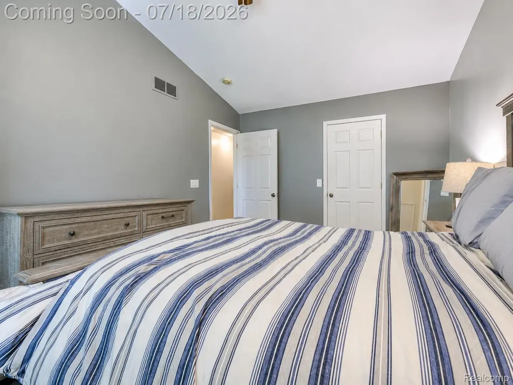 30 Pine Tree Ridge Drive Waterford Charter Township MI 48327