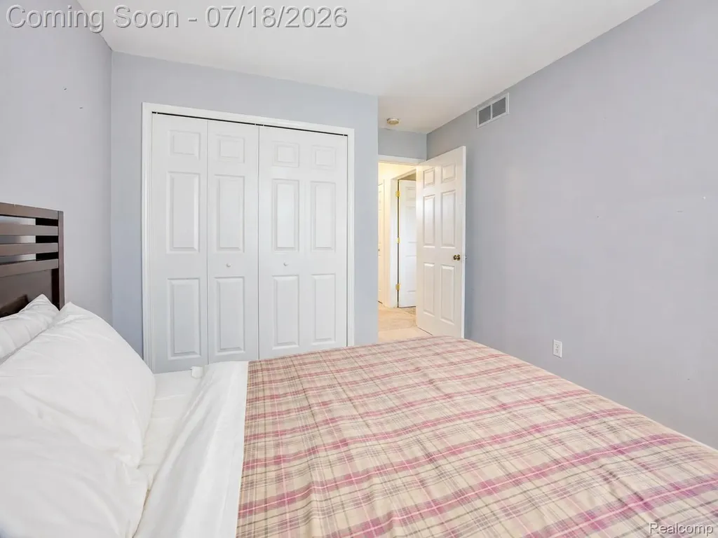 30 Pine Tree Ridge Drive Waterford Charter Township MI 48327