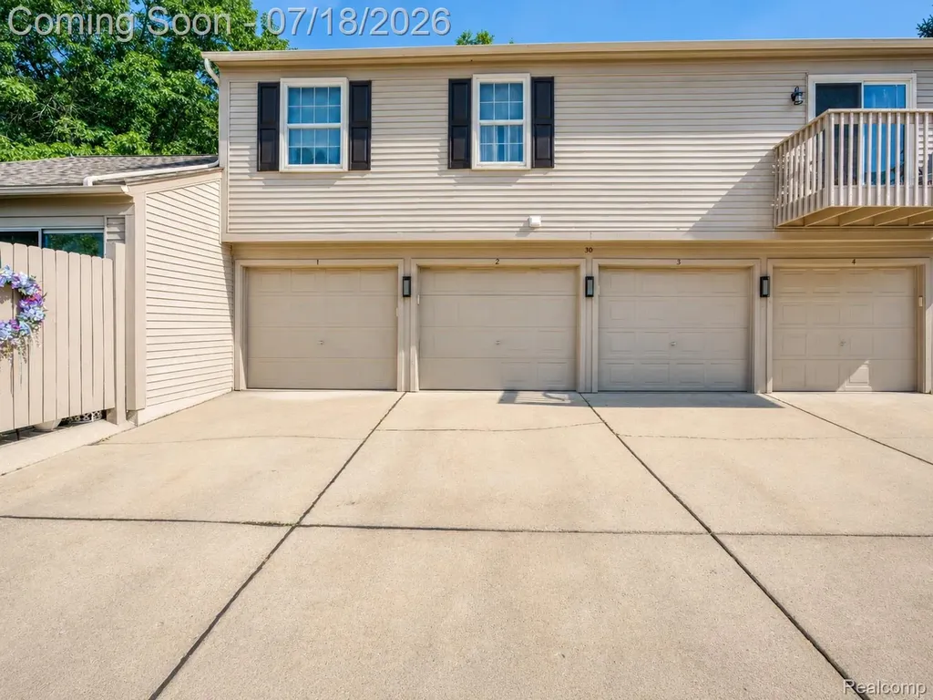 30 Pine Tree Ridge Drive Waterford Charter Township MI 48327