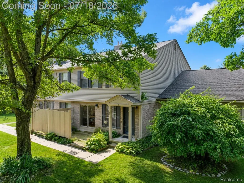 30 Pine Tree Ridge Drive Waterford Charter Township MI 48327