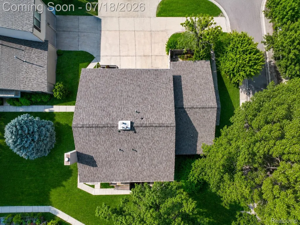 30 Pine Tree Ridge Drive Waterford Charter Township MI 48327