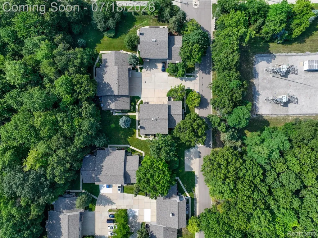 30 Pine Tree Ridge Drive Waterford Charter Township MI 48327