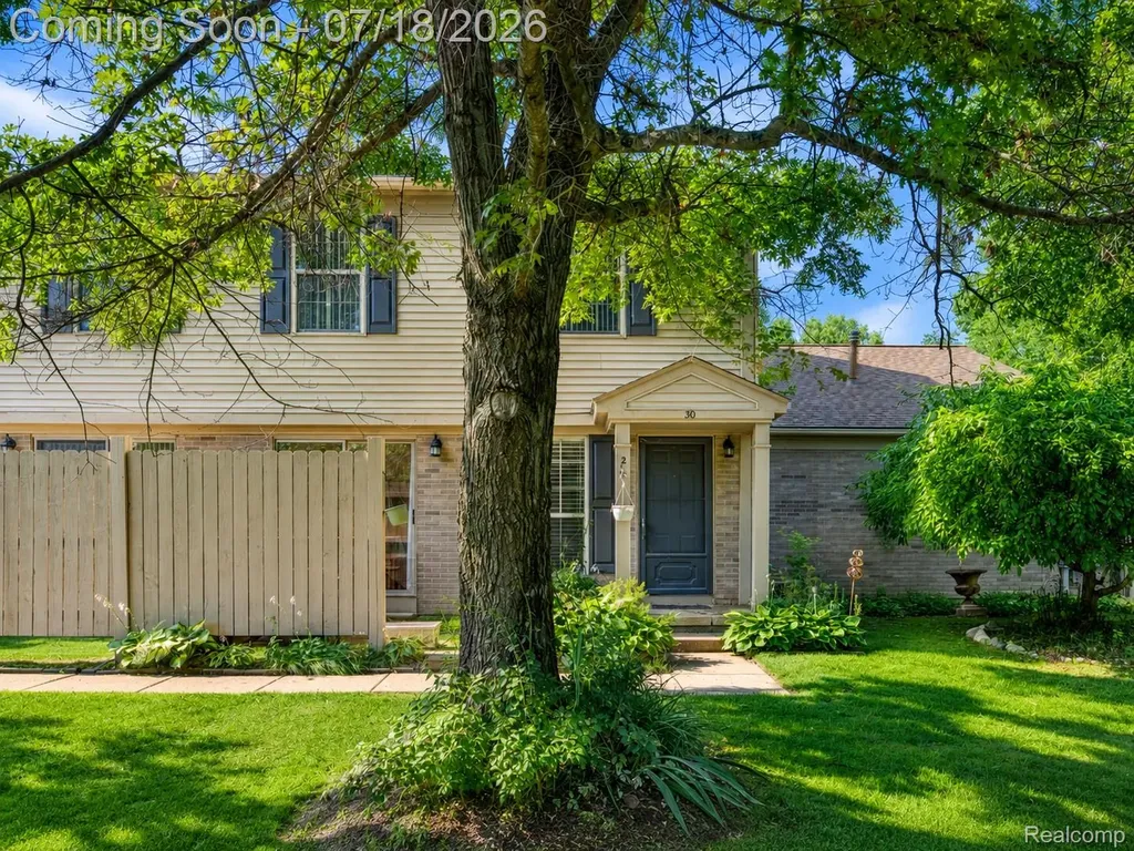30 Pine Tree Ridge Drive Waterford Charter Township MI 48327