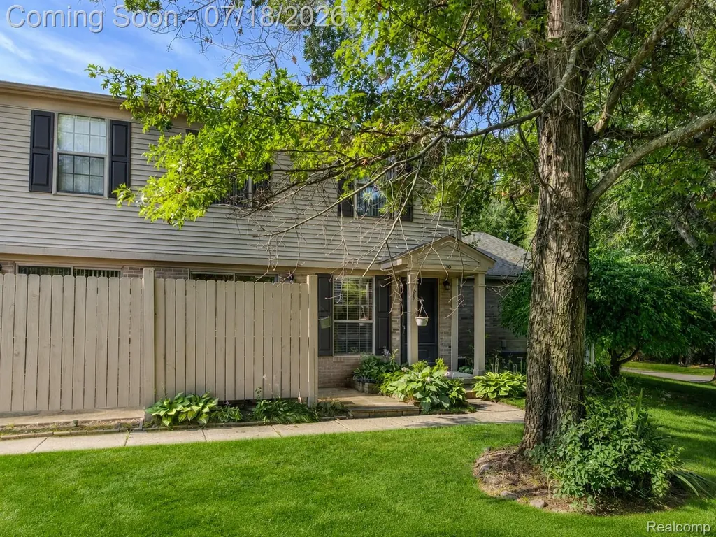 30 Pine Tree Ridge Drive Waterford Charter Township MI 48327