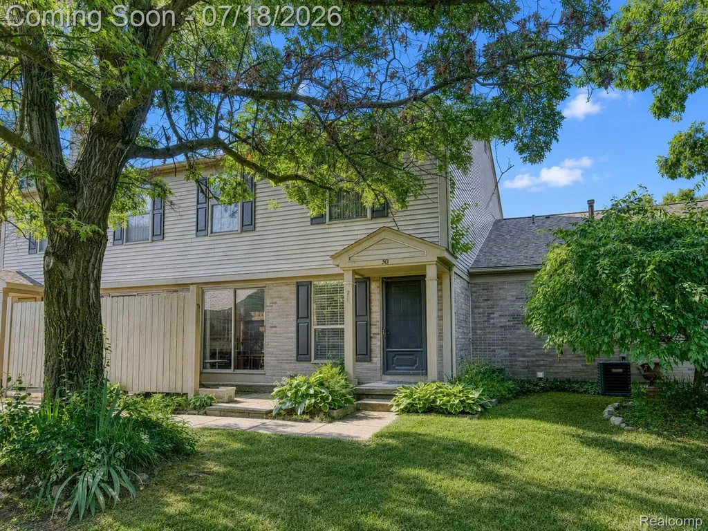 30 Pine Tree Ridge Drive Waterford Charter Township MI 48327