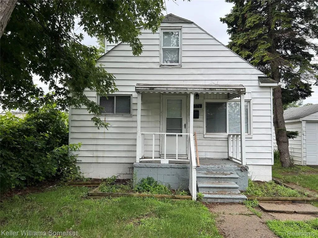 11376 Rivard Avenue Warren City MI 48089