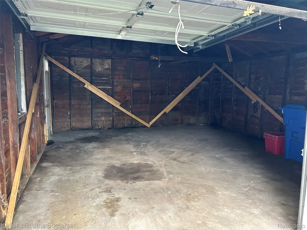 11376 Rivard Avenue Warren City MI 48089