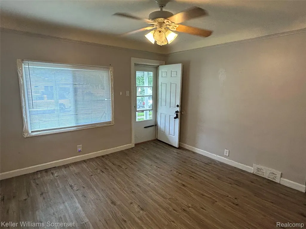 11376 Rivard Avenue Warren City MI 48089
