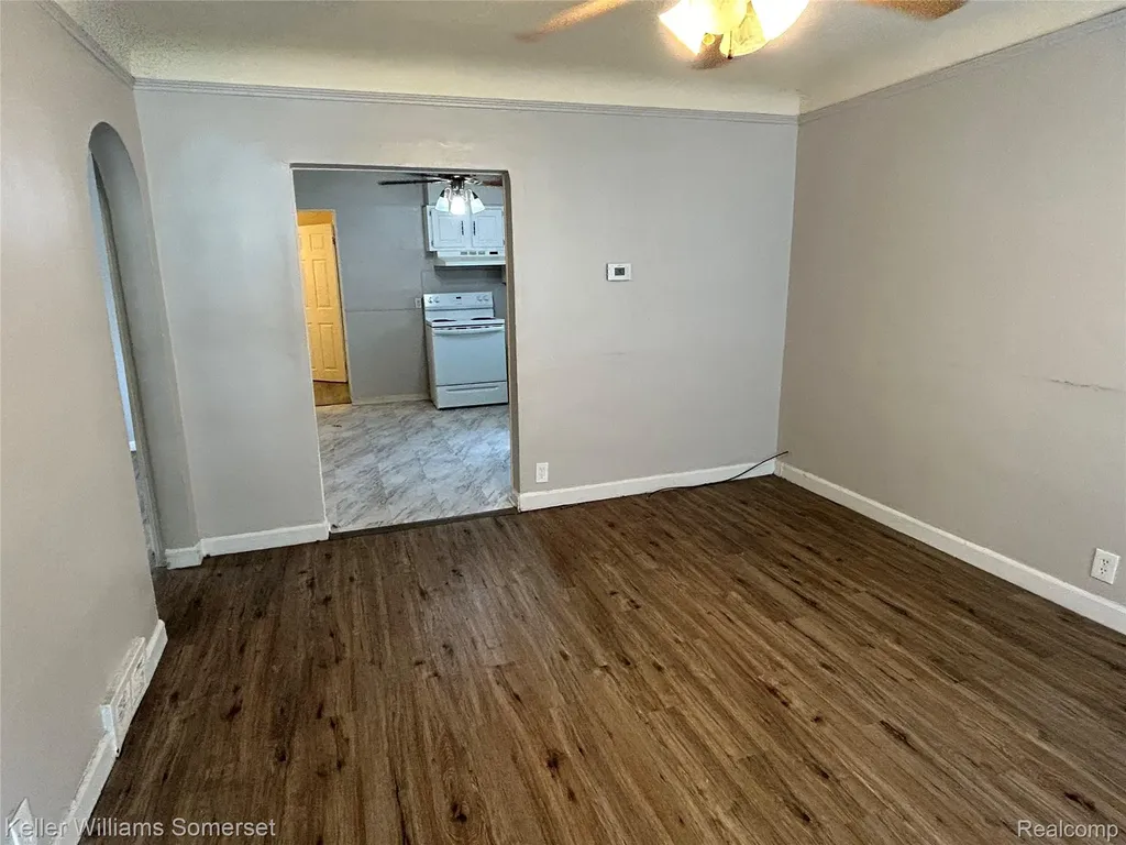 11376 Rivard Avenue Warren City MI 48089