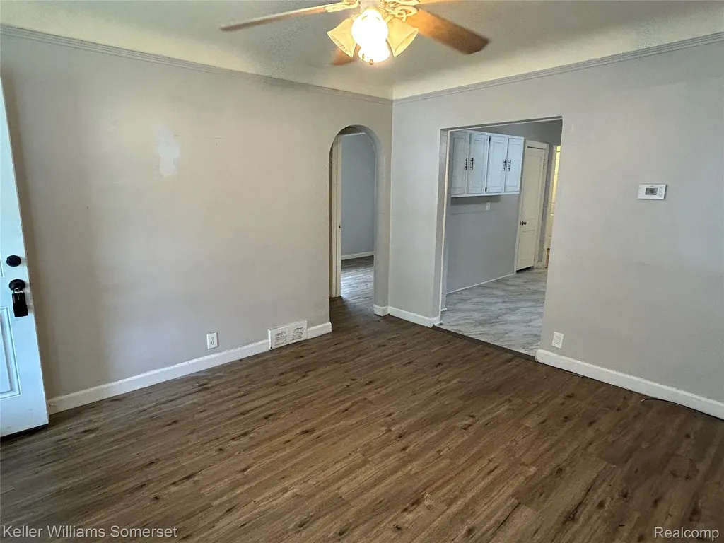 11376 Rivard Avenue Warren City MI 48089