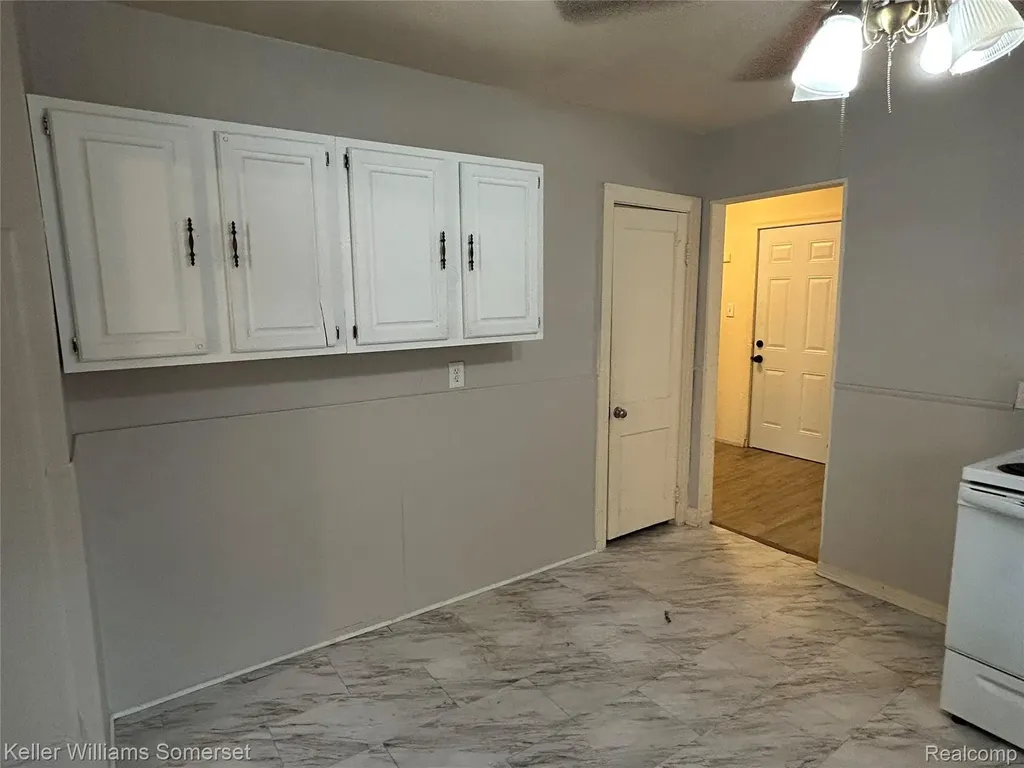 11376 Rivard Avenue Warren City MI 48089
