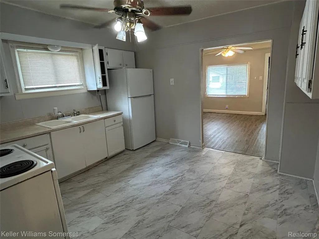 11376 Rivard Avenue Warren City MI 48089