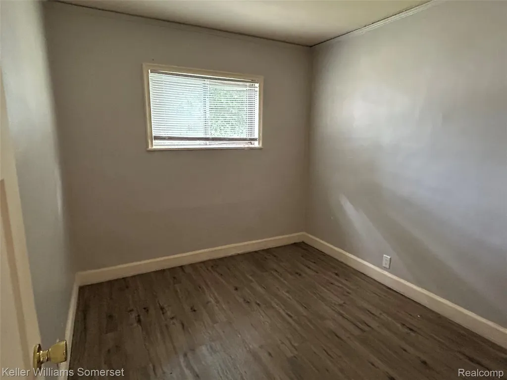 11376 Rivard Avenue Warren City MI 48089