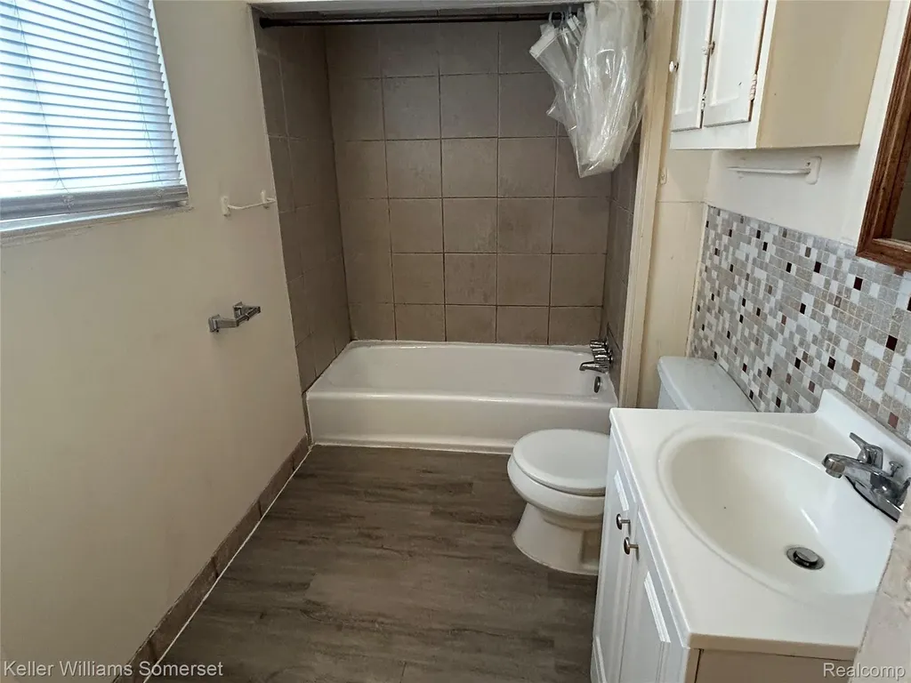 11376 Rivard Avenue Warren City MI 48089