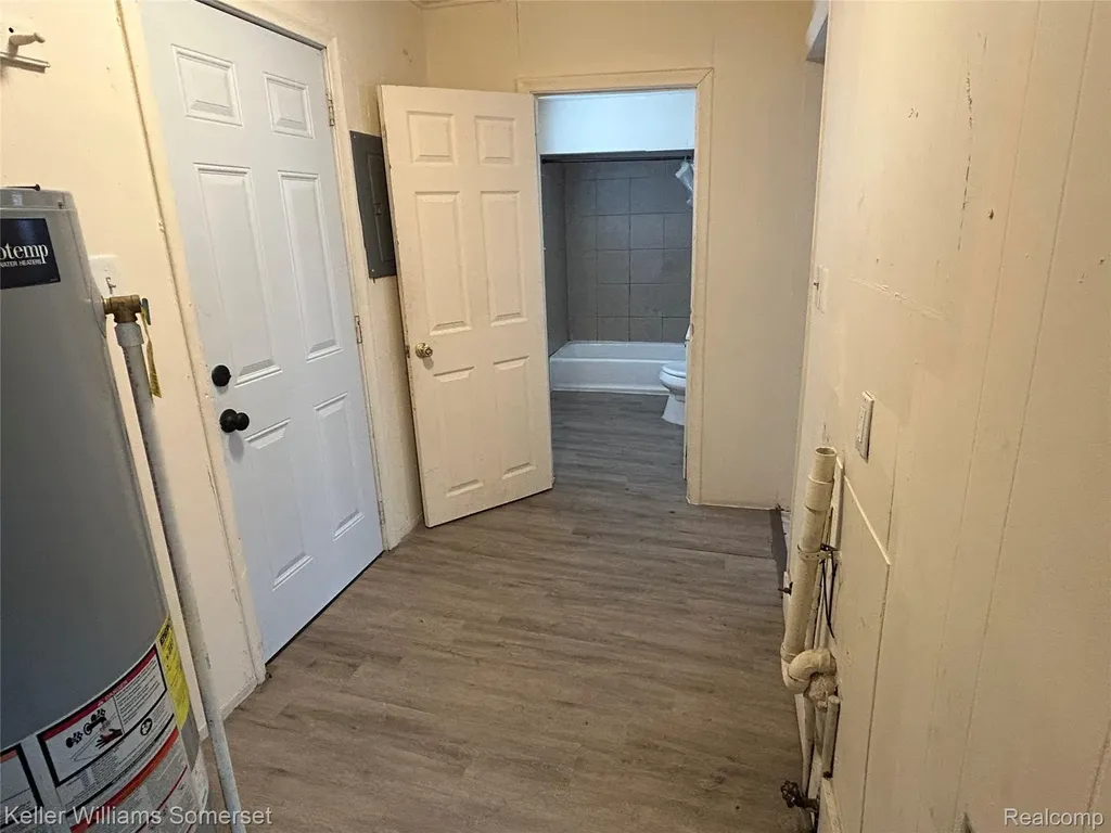 11376 Rivard Avenue Warren City MI 48089