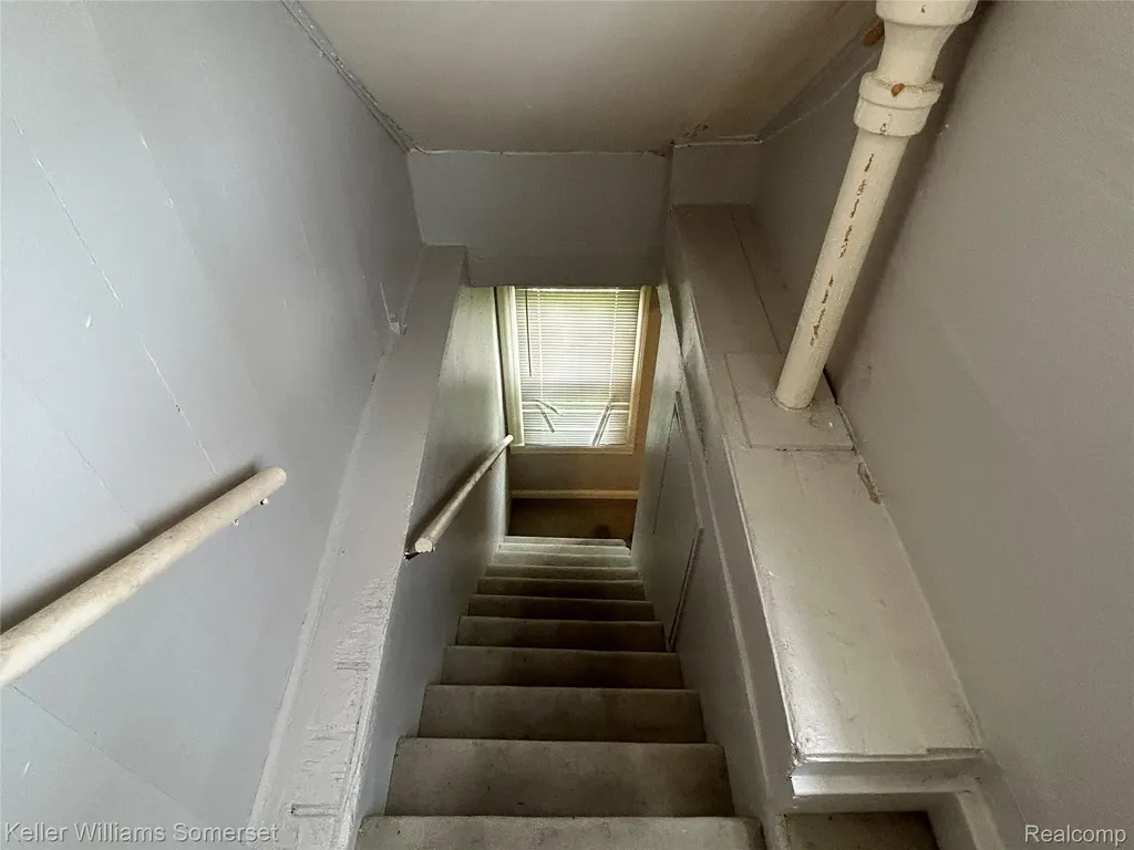 11376 Rivard Avenue Warren City MI 48089