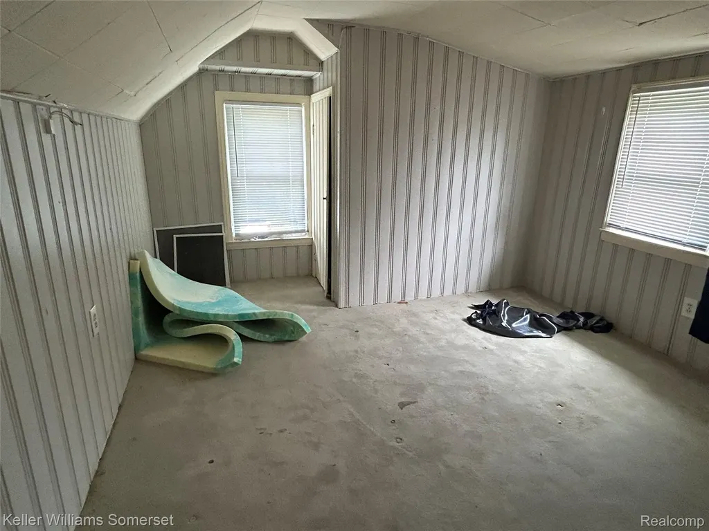 11376 Rivard Avenue Warren City MI 48089