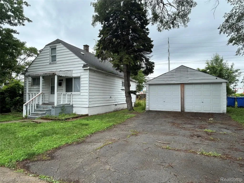 11376 Rivard Avenue Warren City MI 48089