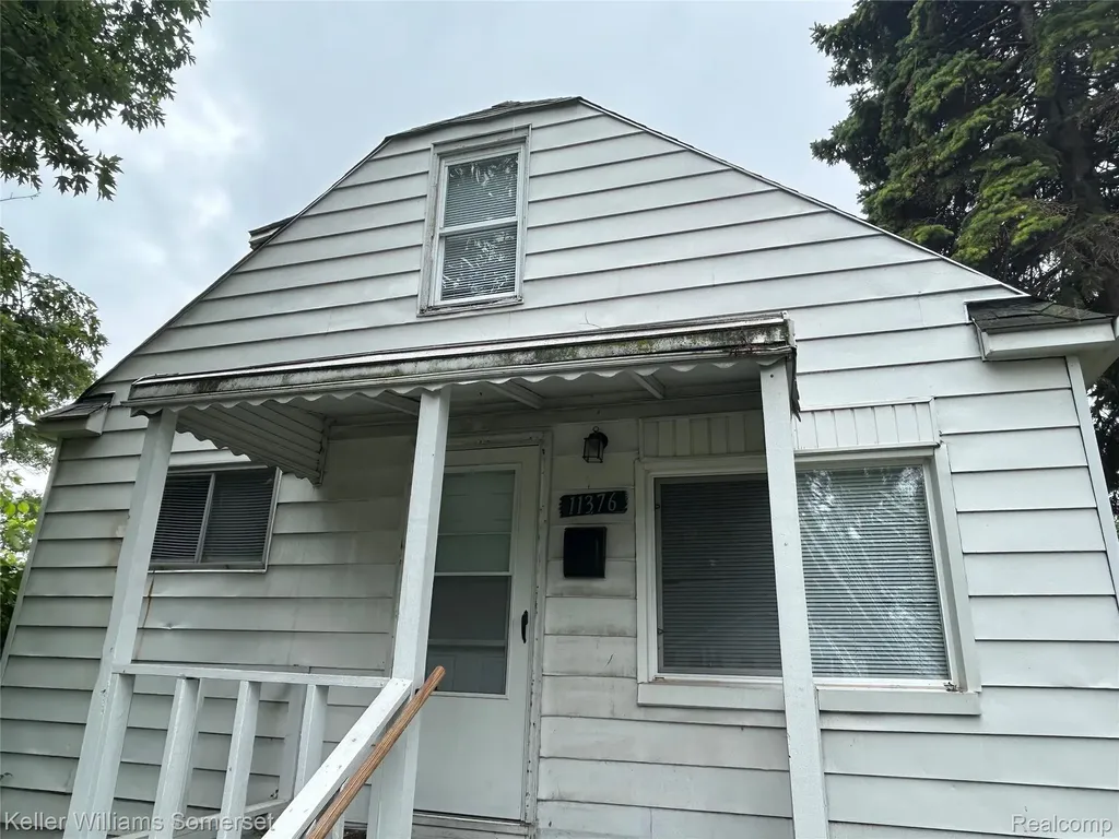 11376 Rivard Avenue Warren City MI 48089