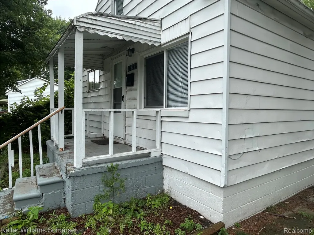 11376 Rivard Avenue Warren City MI 48089