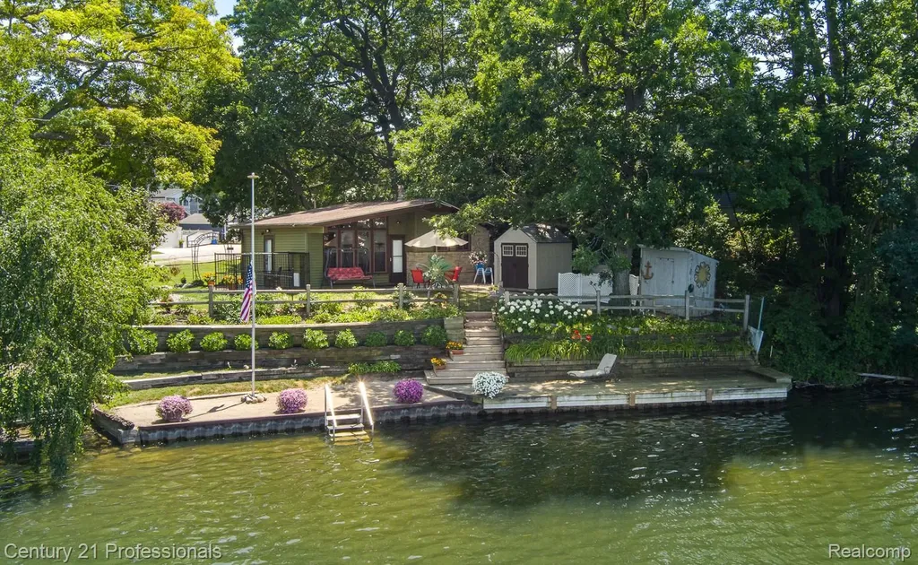 420 Bellevue Avenue Lake Orion Village MI 48362