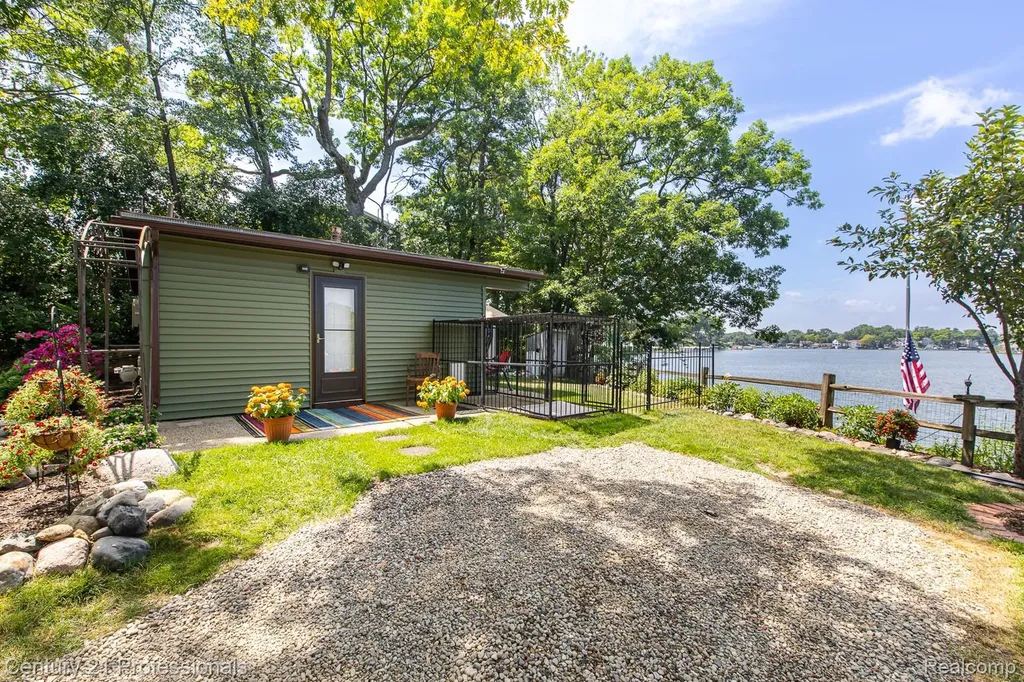 420 Bellevue Avenue Lake Orion Village MI 48362